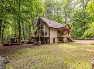 1230 Mountainside Rd S, Berkeley Springs, WV 25411