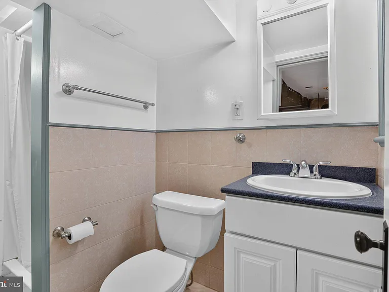 2333 Huidekoper Pl NW — Photo 20