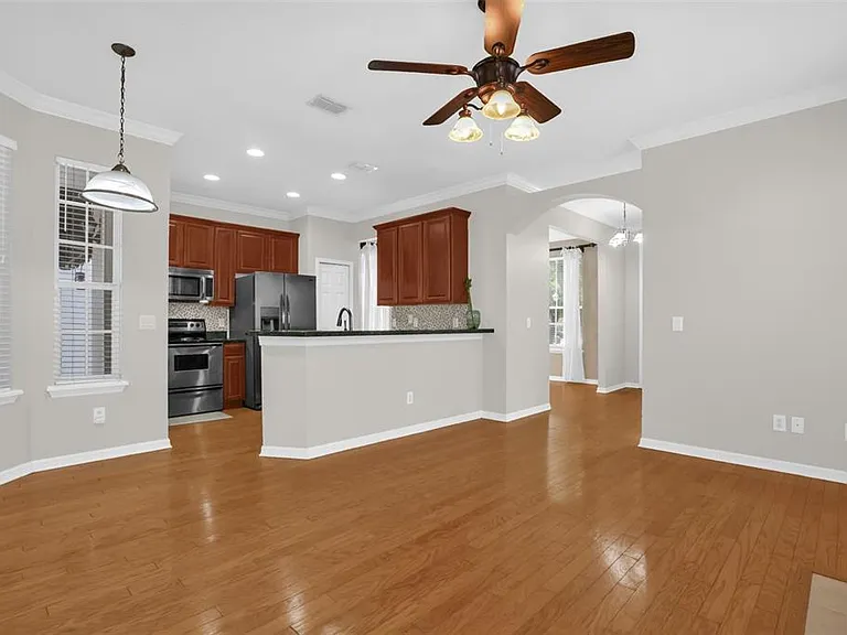 2165 Ridgewood St — Photo 14