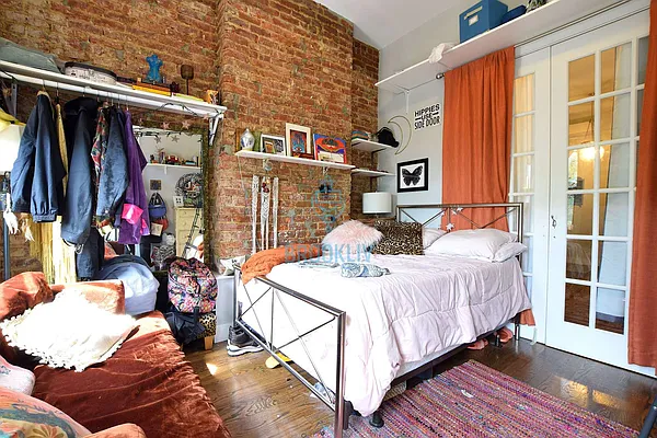 Rented by null | media 18