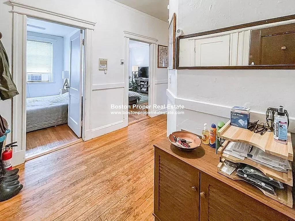 2 bed, 800 sqft, $2,250 — Photo 1