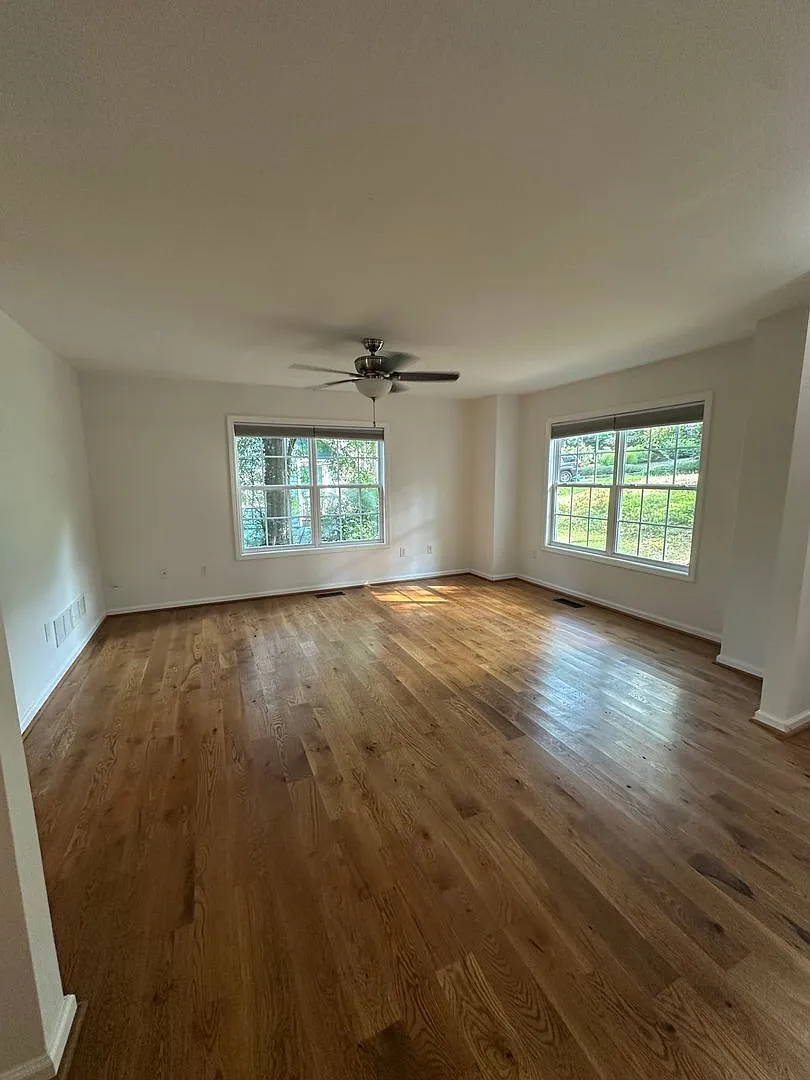Normaltown, move-in ready. Shorter lease terms available — Photo 3