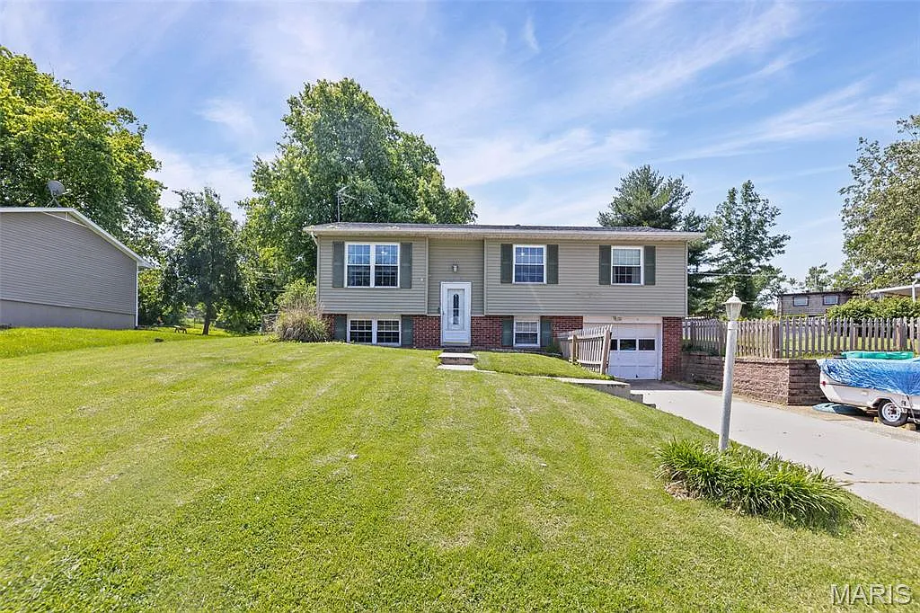 3605 Valley Dr photo 1