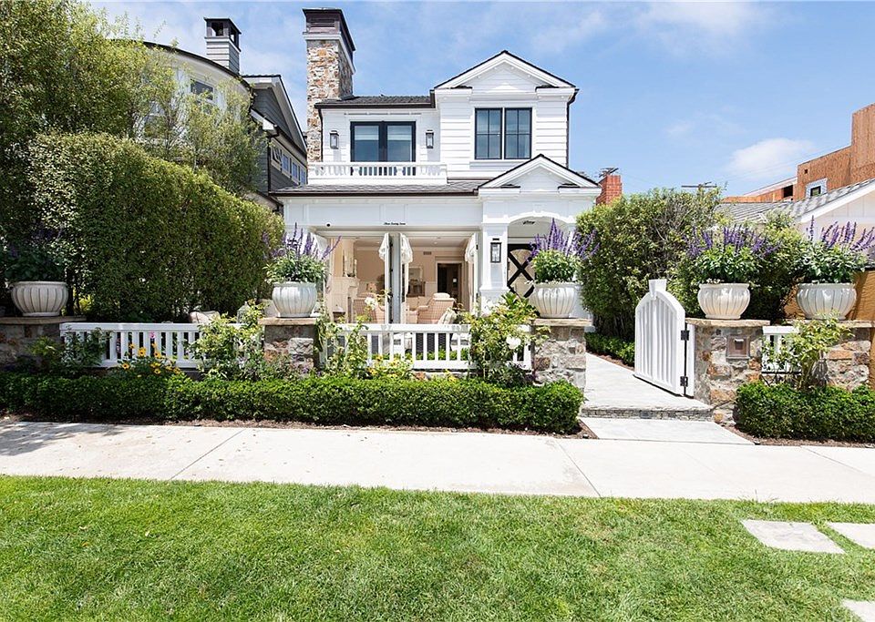 1st image of 327 Poinsettia Ave