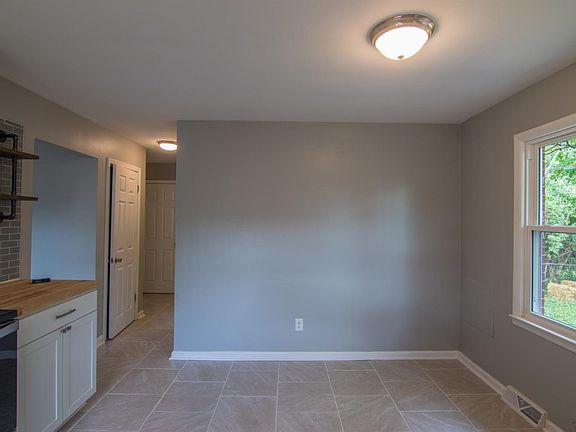 5th image of 669 Lombardy Dr