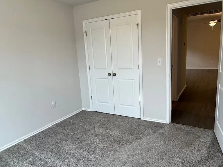 908 Hudson Rd — Photo 6