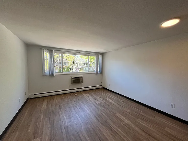 2832 Humboldt Ave S — Photo 14