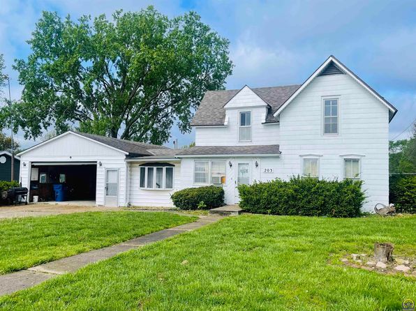 203 Oak St, Nortonville, KS 66060