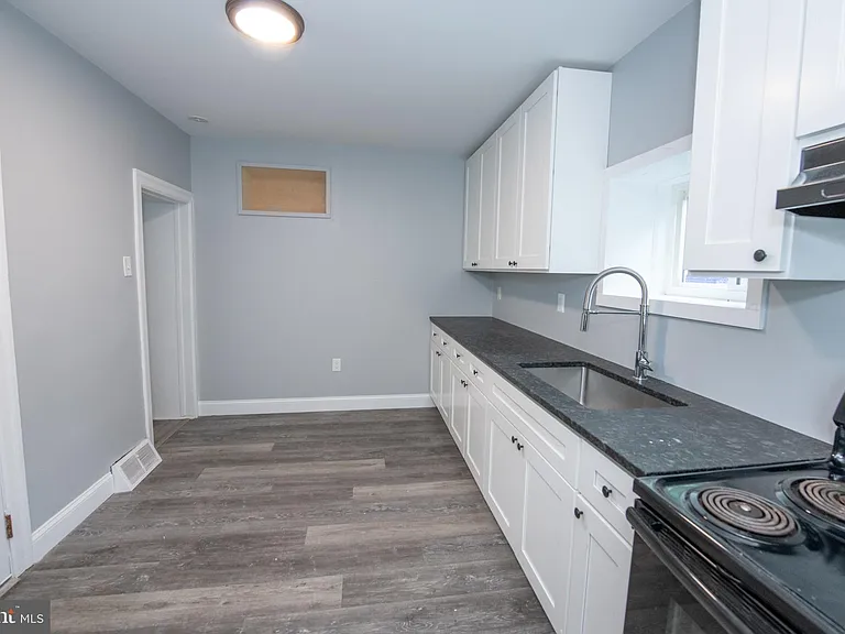 225 Old Soldiers Rd #B — Photo 5