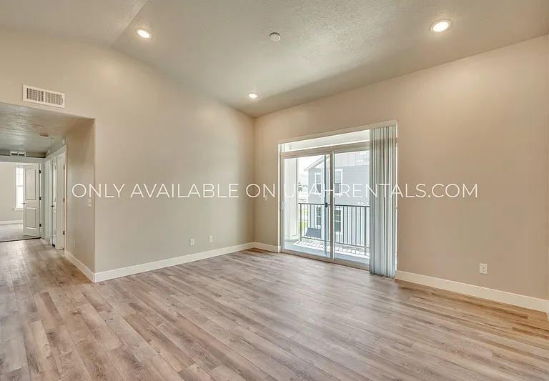 1128 S 820 E #5301 — Photo 4