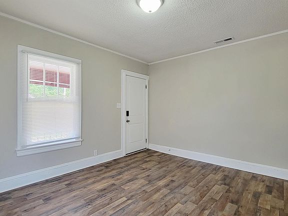 5th image of 400 Walnut St