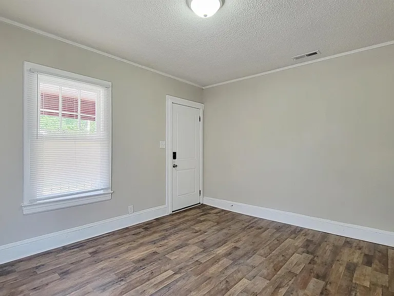 400 Walnut St — Photo 5