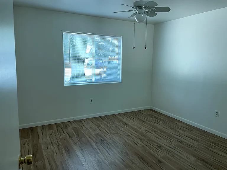 803 N Walnut St — Photo 12