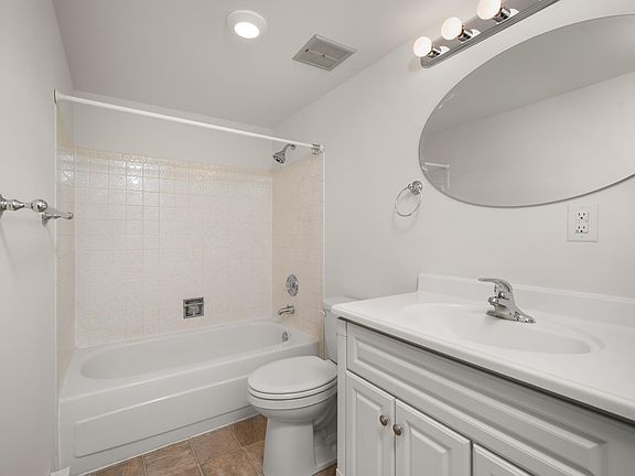 5th image of 3910 S Regal St APT 202