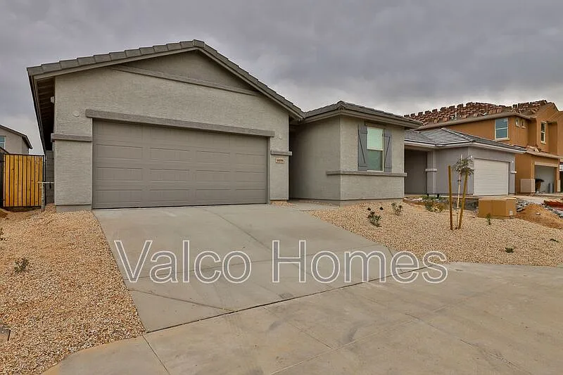 4 bed, 2.0 bath, 1897 sqft, $2,195 — Photo 4