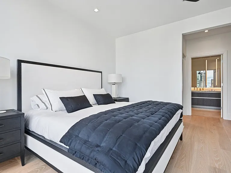 363 E Wacker Dr #2204 — Photo 19