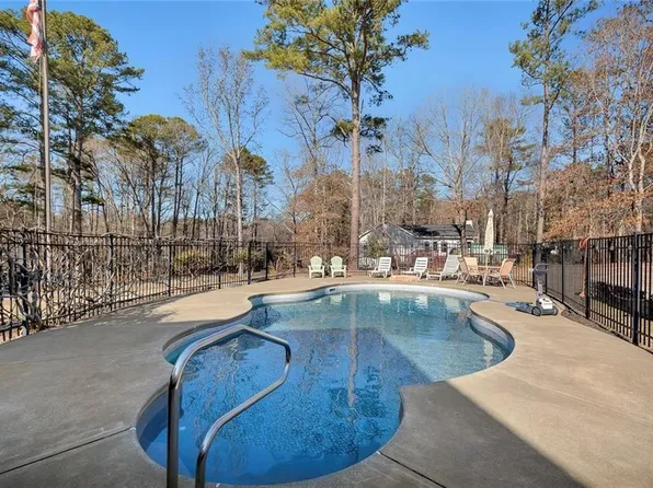 701 Mulberry Cir, Woodstock, GA 30189