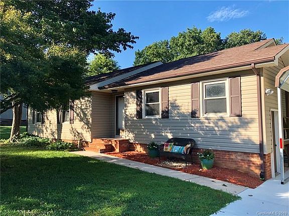 3rd image of 296 Poplar St