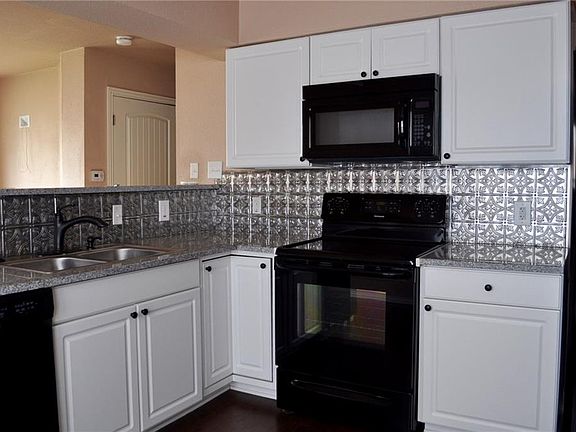 3rd image of 5608 Cougar Dr APT 301