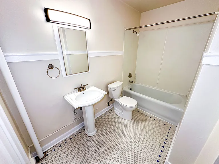Belmont Apartments — Photo 6
