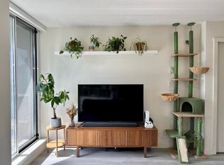 1212 Howe St #809, Vancouver, BC V6Z 2M9