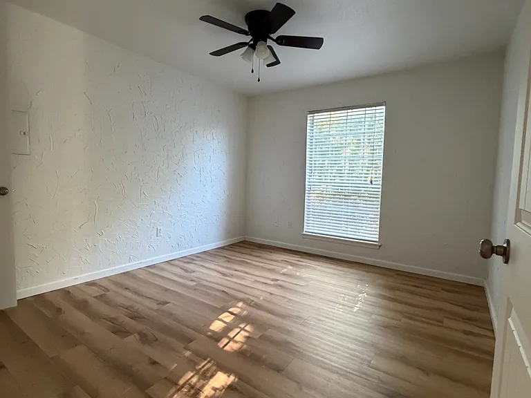 11525 N Meridian Ave #216 — Photo 8