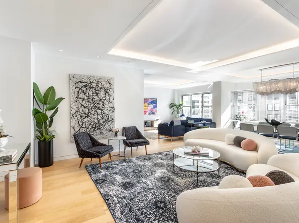 2 5th Avenue image 1 of 20