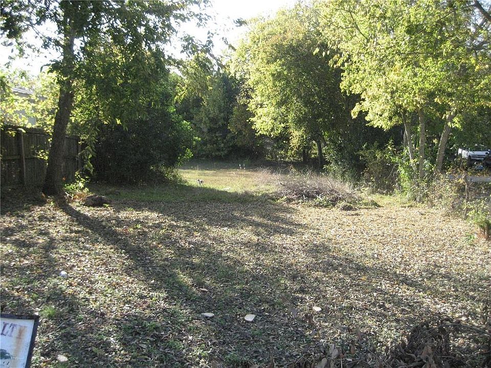 2nd image of 813 Chihuahua St
