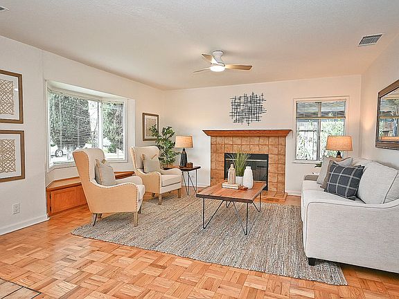 3rd image of 312 Gloria Dr