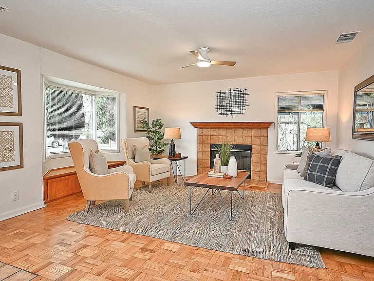312 Gloria Dr — Photo 3