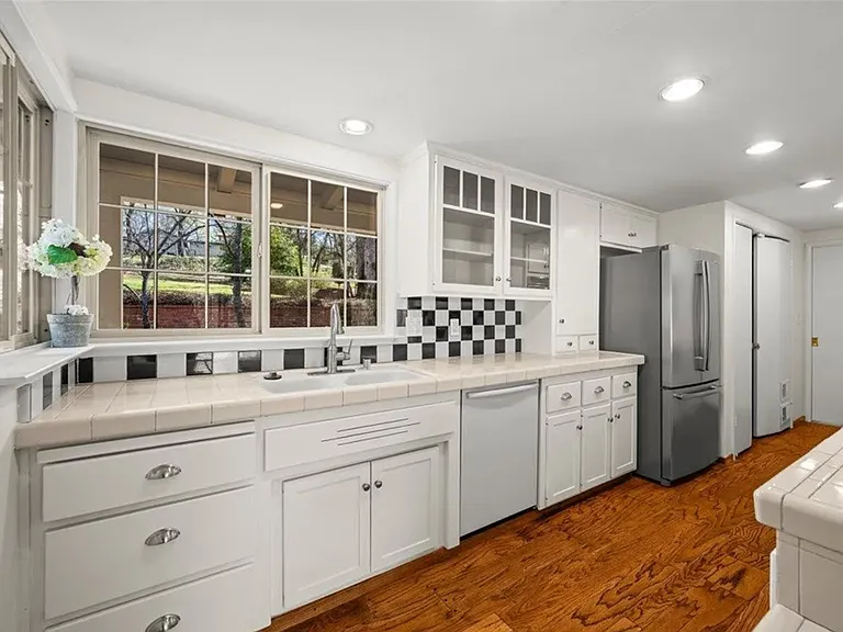 419 Greenwood Dr — Photo 11