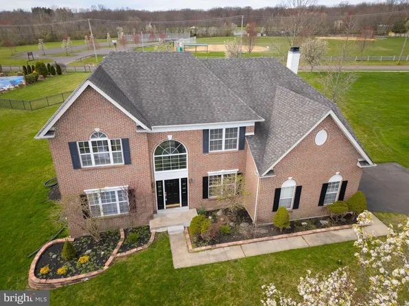 149 Raven Hollow Dr, North Wales, PA 19454