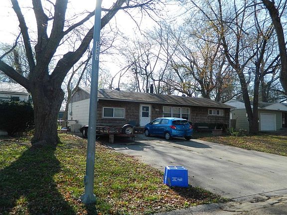 3rd image of 10805 Cambridge Ave