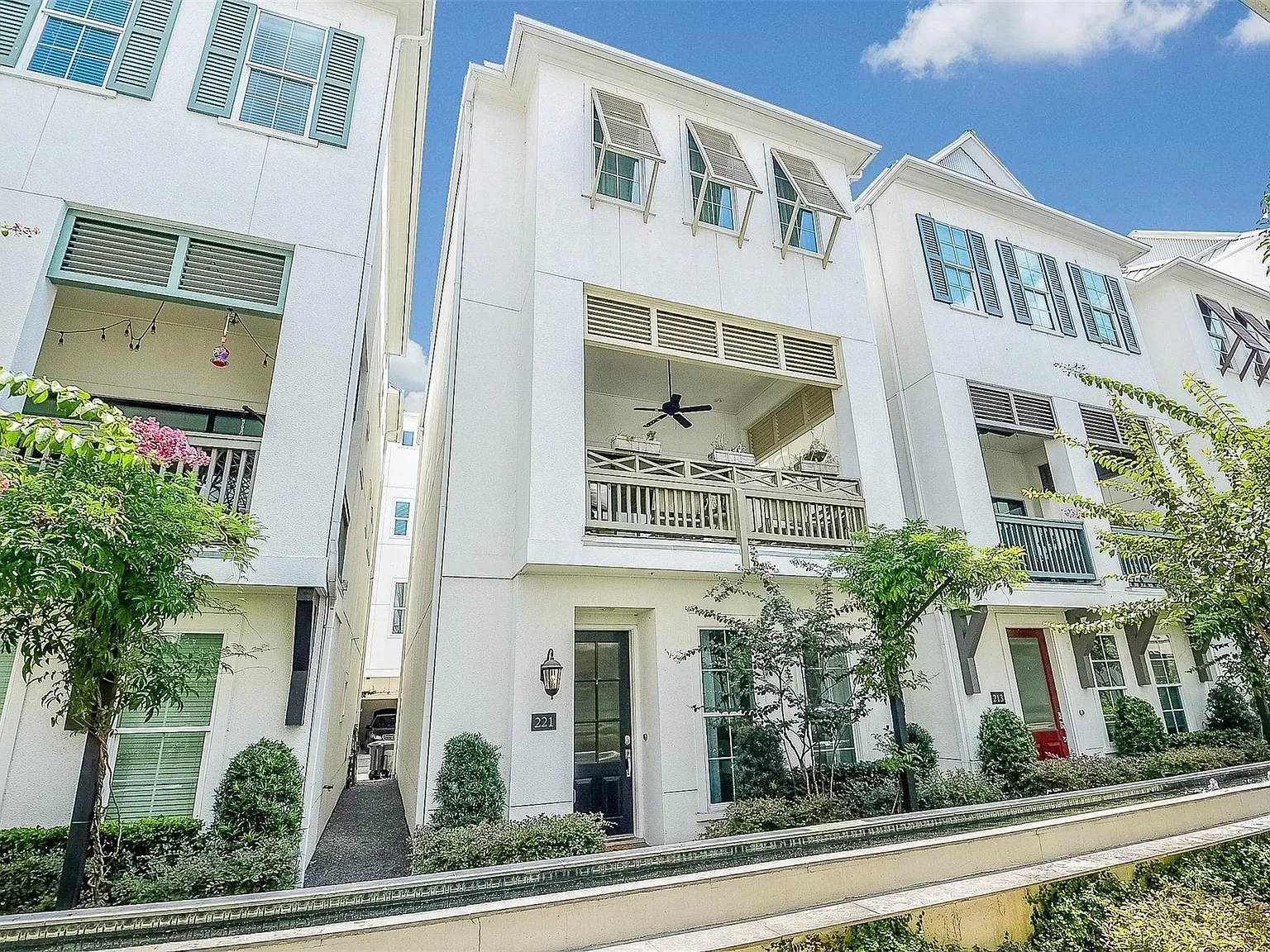 3 bed, 3.5 bath, 2209 sqft, $3,250 — Photo 1