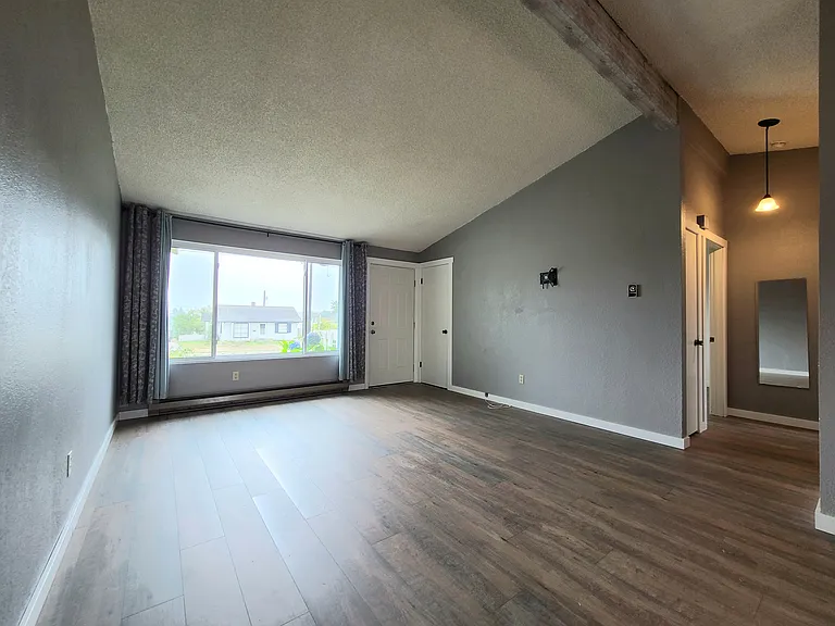 1614 Cedar St — Photo 3
