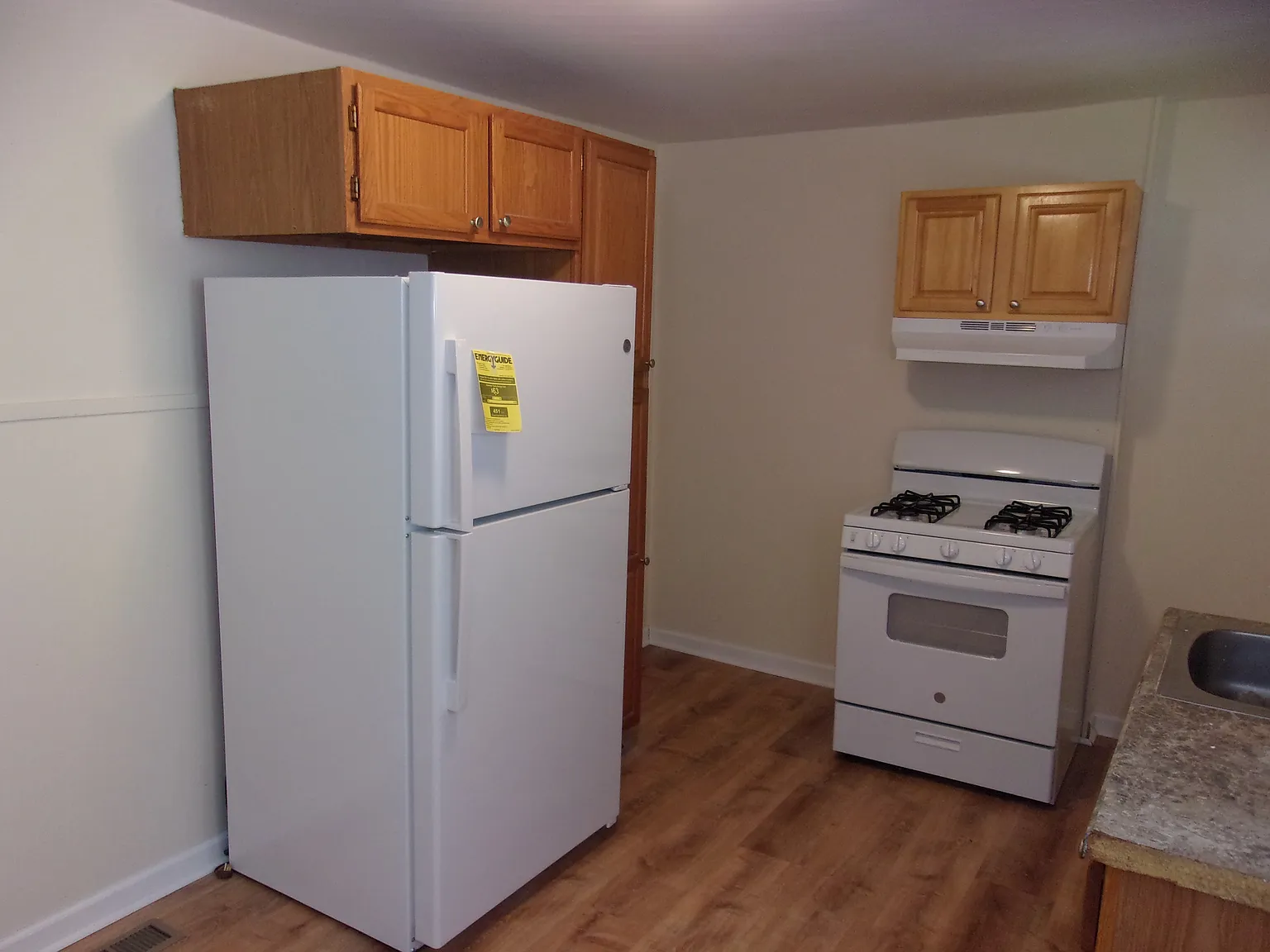 1041 Niagara Rd — Photo 3