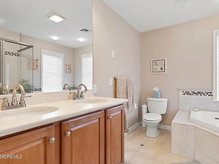 15 S Jackson Ave — Photo 12