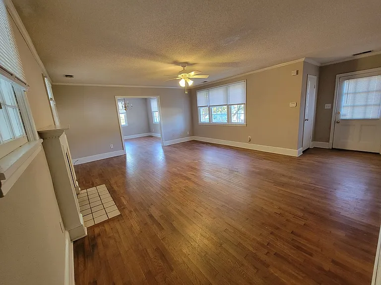 220 Gilleland Dr — Photo 5