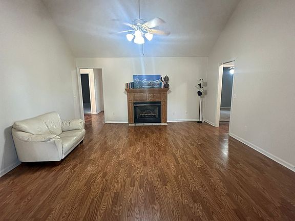 3rd image of 306 Tanner Dr