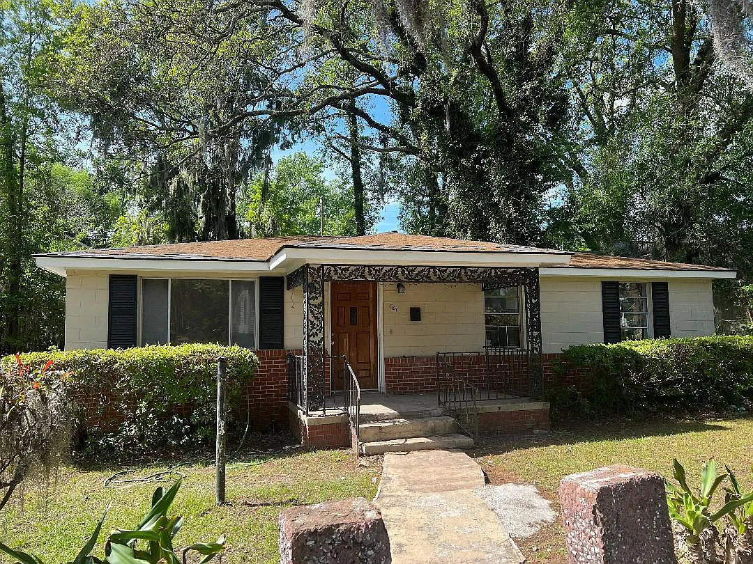 3 bed, 1107 sqft, $1,700 — Photo 1