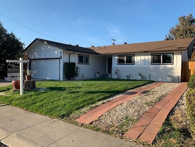 1st image of 131 Stirling Ct