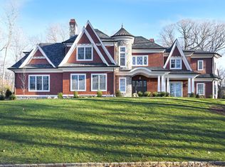 43 Barkers Point Rd, Sands Point, NY 11050