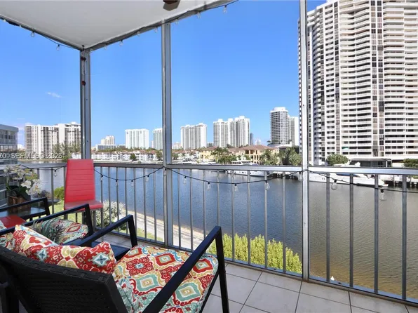 3030 Marcos Dr APT T512, Aventura, FL 33160