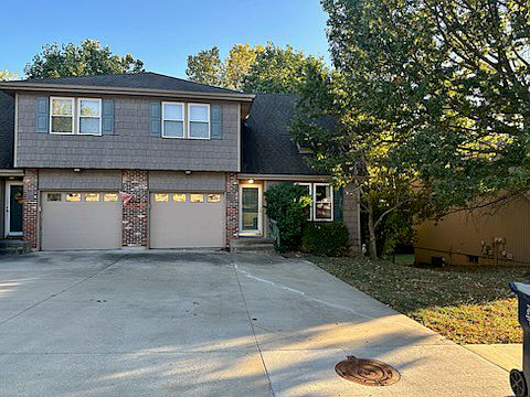 Large 3 Bedroom 2 Full Bathroom duplex!