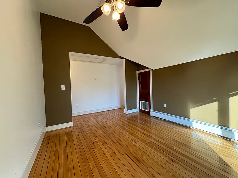 6121 Clinton St — Photo 11