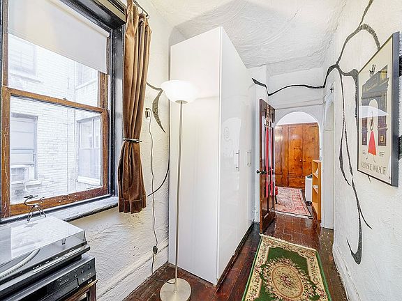 3rd image of 236 E 6th St APT 3W