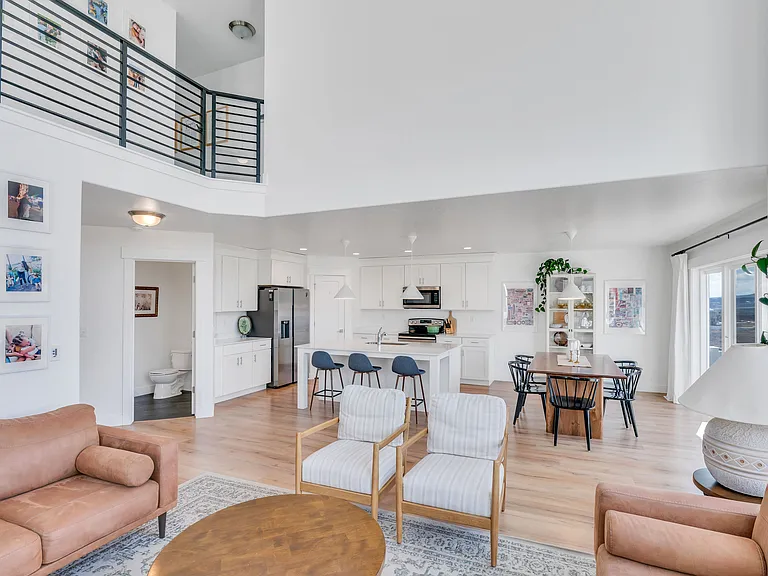 1557 W Stone Gate Dr — Photo 3