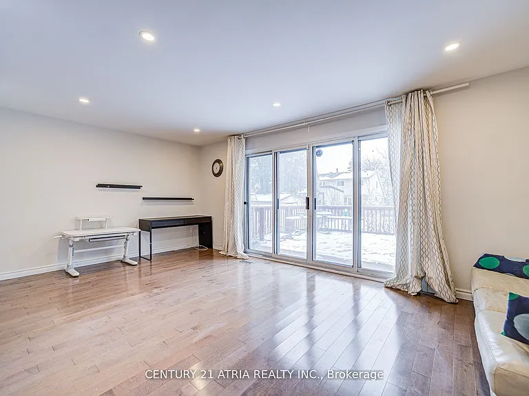 52 Applegate Cres — Photo 10