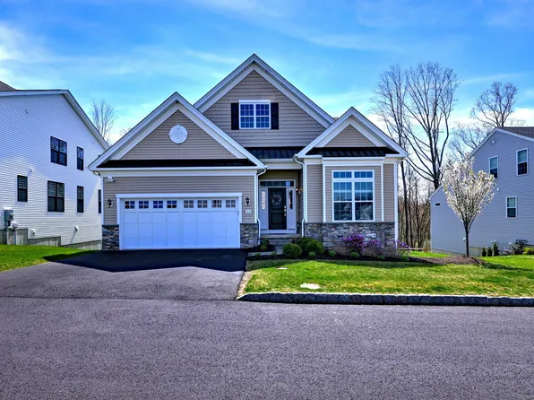 32 Enclave Circle #32, Newtown, CT 06470