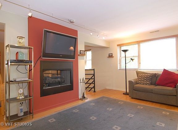 2nd image of 3642 N California Ave #1